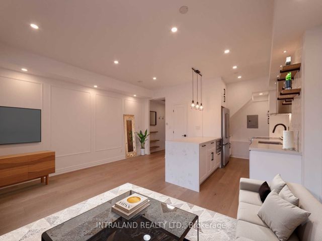 301 - 500 Richmond St W