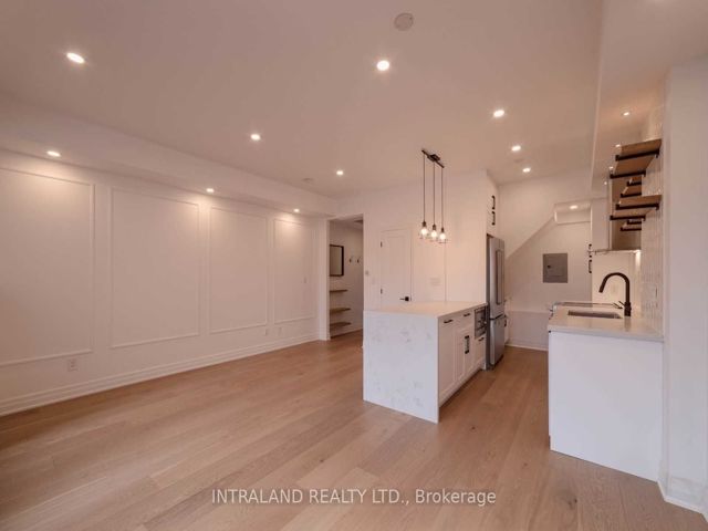 301 - 500 Richmond St W
