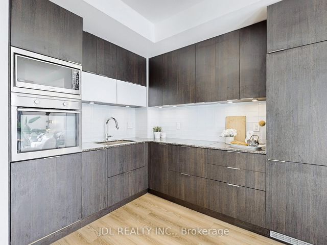 3107 - 318 Richmond St W