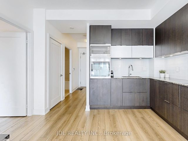 3107 - 318 Richmond St W
