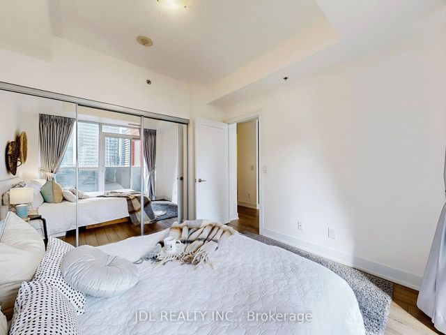 3107 - 318 Richmond St W