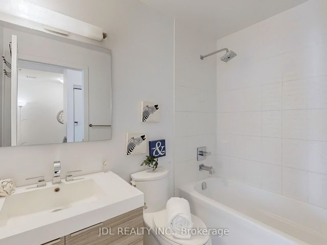 3107 - 318 Richmond St W
