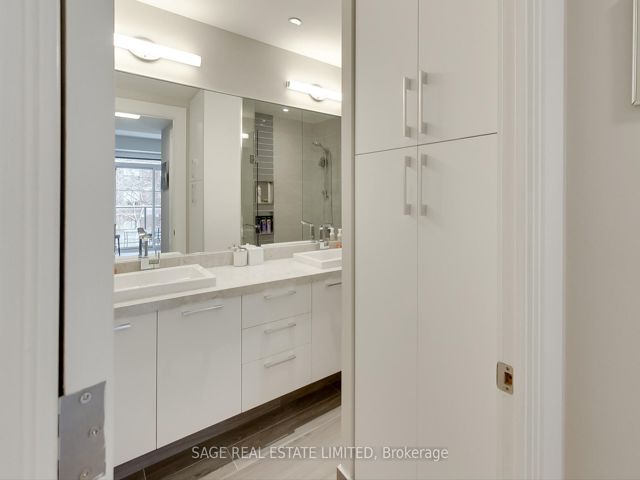 206 - 3 Southvale Dr