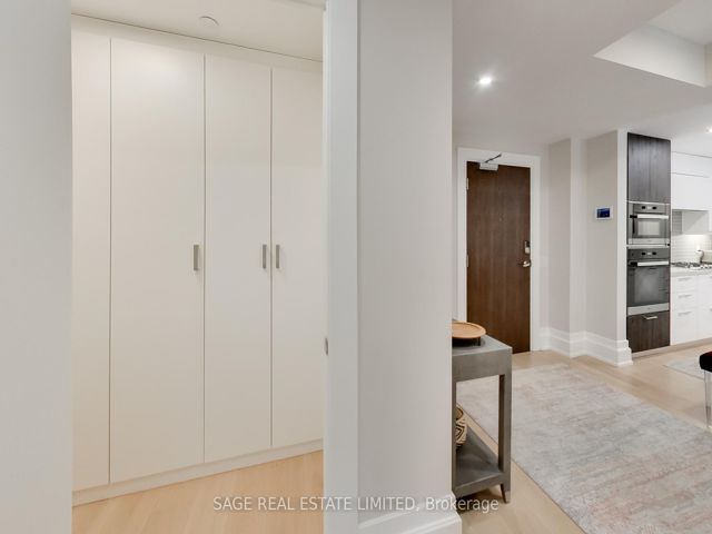 206 - 3 Southvale Dr