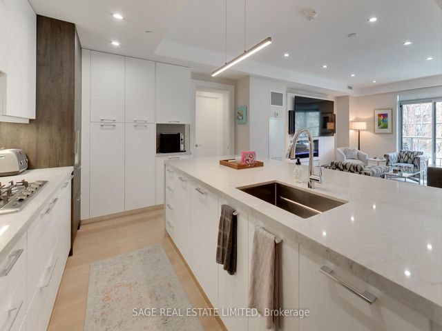 206 - 3 Southvale Dr