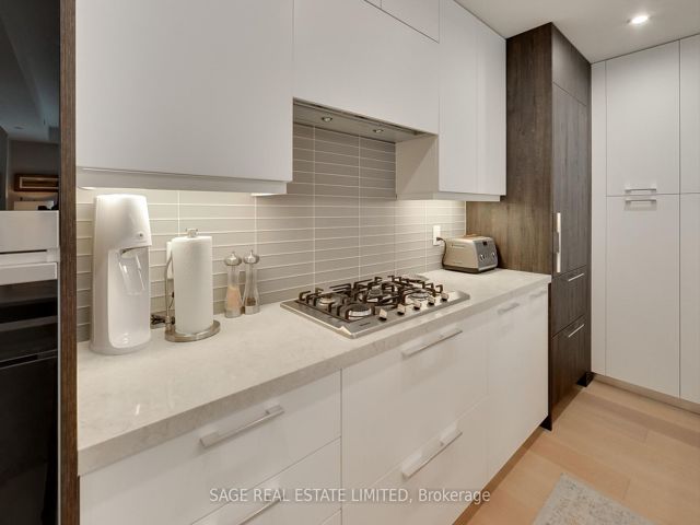 206 - 3 Southvale Dr