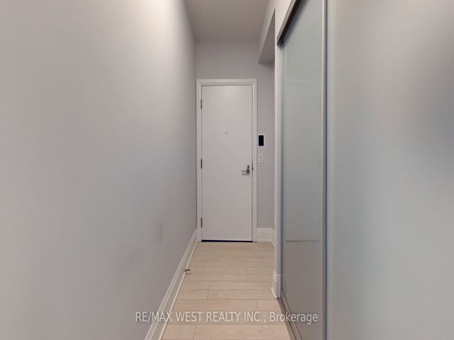 1427 - 120 Harrison Garden Blvd