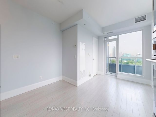 1427 - 120 Harrison Garden Blvd