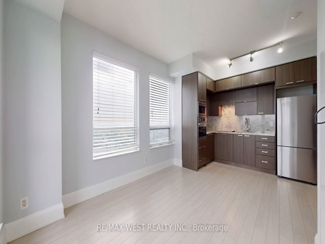 1427 - 120 Harrison Garden Blvd
