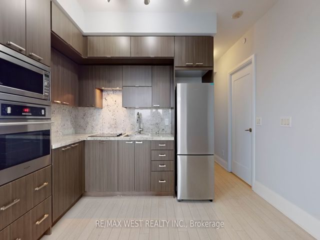 1427 - 120 Harrison Garden Blvd