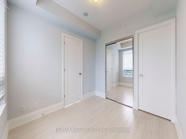 1427 - 120 Harrison Garden Blvd