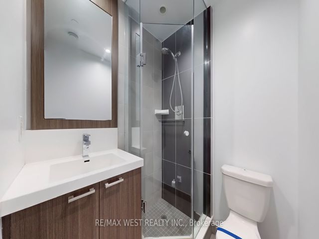 1427 - 120 Harrison Garden Blvd