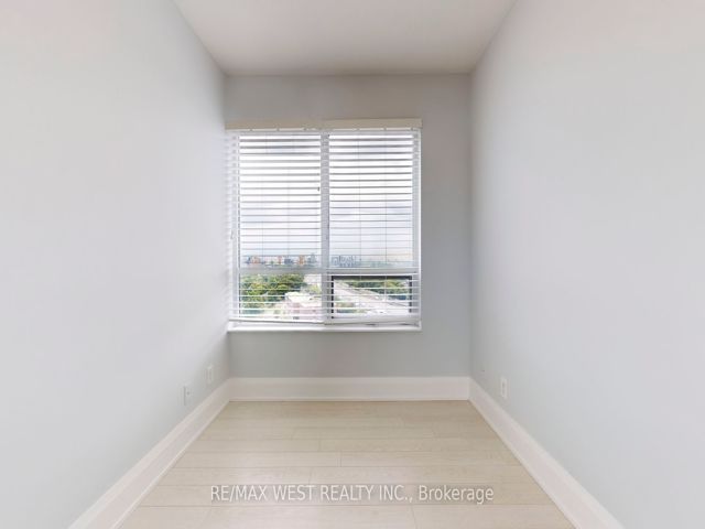 1427 - 120 Harrison Garden Blvd