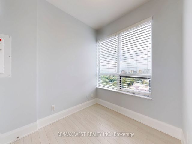 1427 - 120 Harrison Garden Blvd
