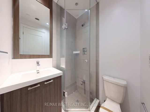 1427 - 120 Harrison Garden Blvd