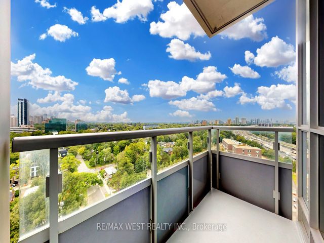 1427 - 120 Harrison Garden Blvd