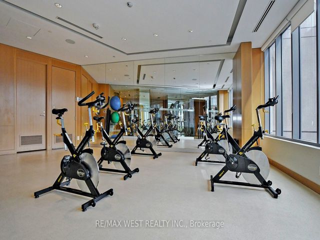 1427 - 120 Harrison Garden Blvd