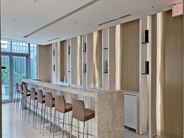 1427 - 120 Harrison Garden Blvd