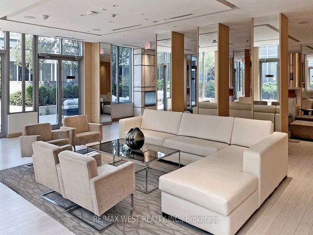 1427 - 120 Harrison Garden Blvd