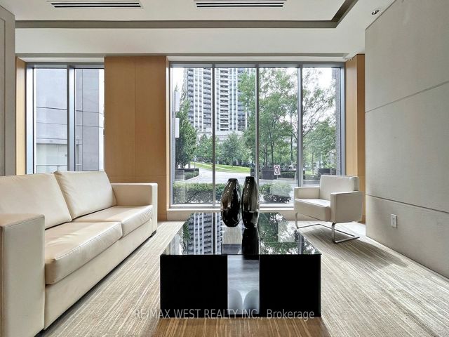 1427 - 120 Harrison Garden Blvd