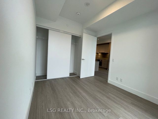 515 - 625 Sheppard Ave E