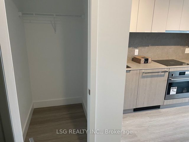515 - 625 Sheppard Ave E