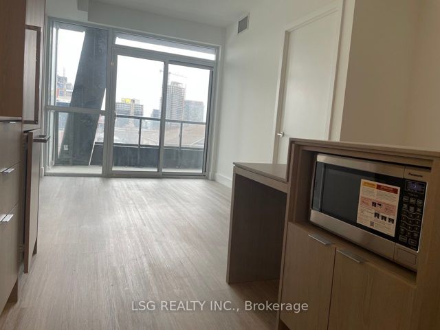 515 - 625 Sheppard Ave E