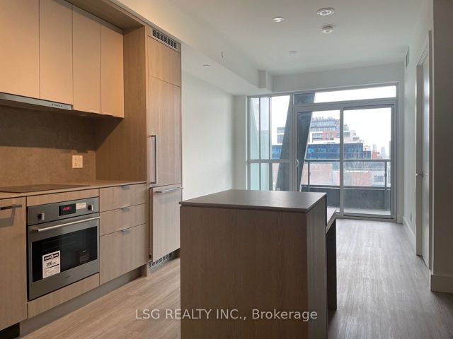 515 - 625 Sheppard Ave E