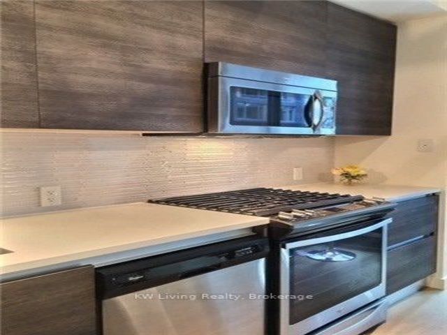 420 - 111 Bathurst St