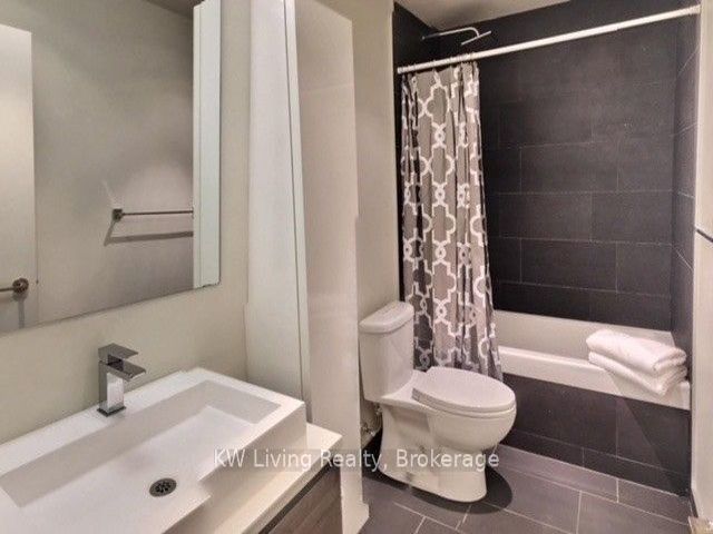 420 - 111 Bathurst St