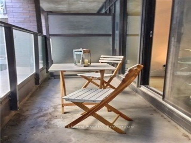 420 - 111 Bathurst St