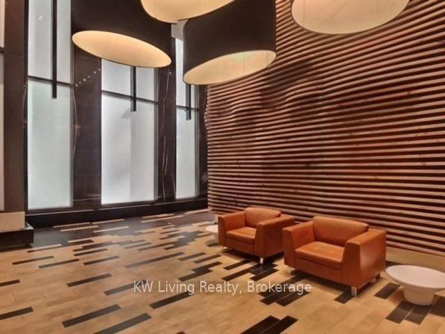 420 - 111 Bathurst St