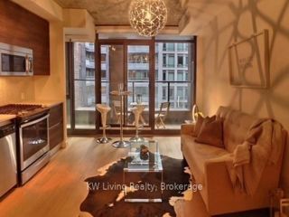 420 - 111 Bathurst St