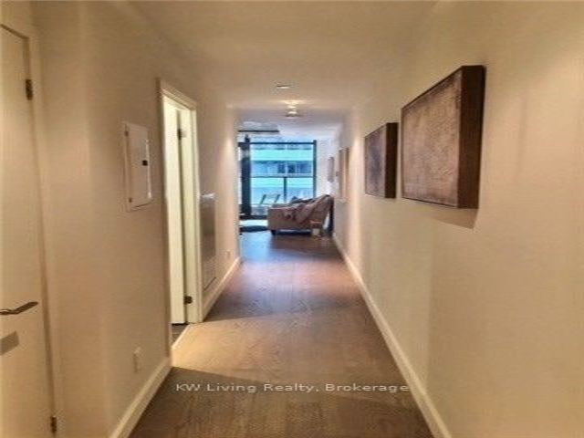 420 - 111 Bathurst St