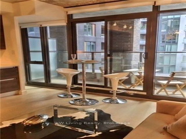 420 - 111 Bathurst St