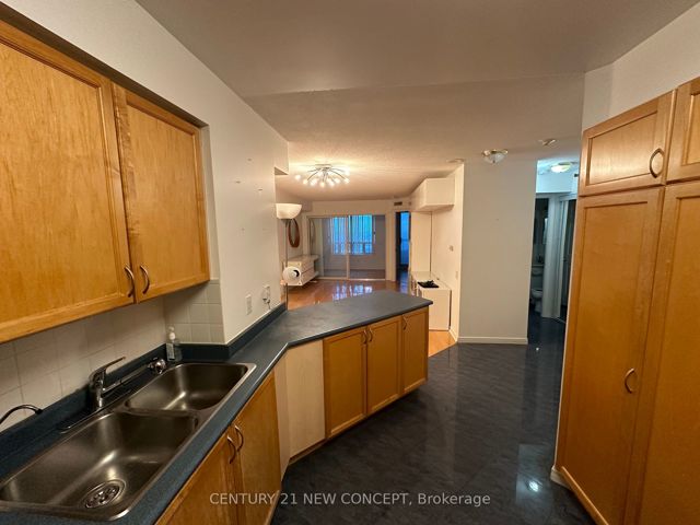 1212 - 8 Hillcrest Ave