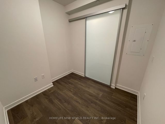 709 - 195 Redpth Ave