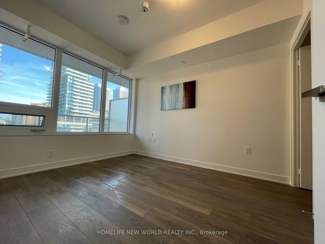 709 - 195 Redpth Ave