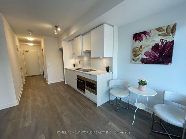 709 - 195 Redpth Ave