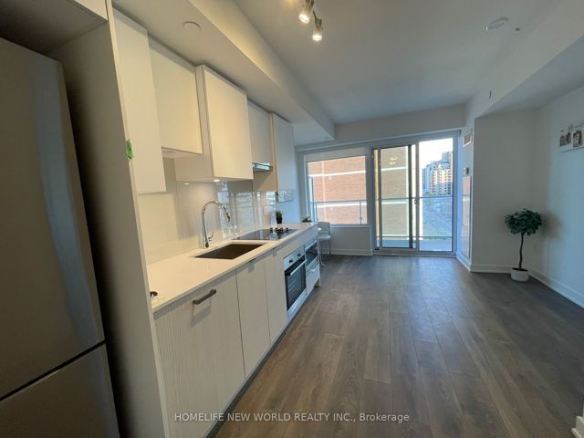 709 - 195 Redpth Ave