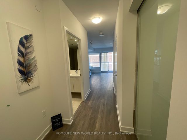 709 - 195 Redpth Ave
