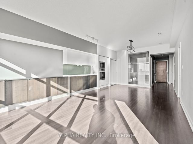 1001 - 151 Dan Leckie Way