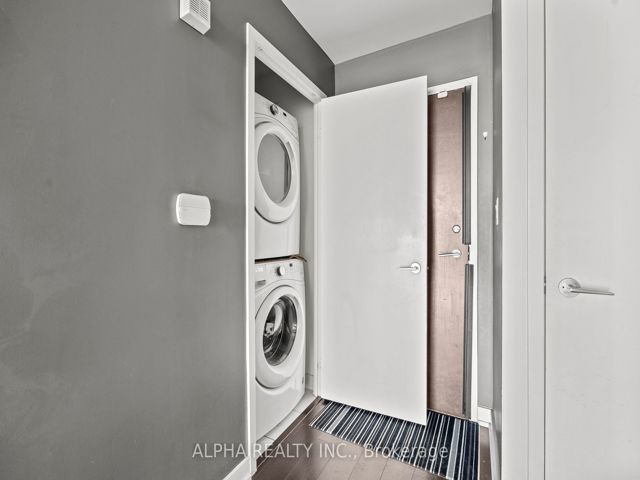 1001 - 151 Dan Leckie Way