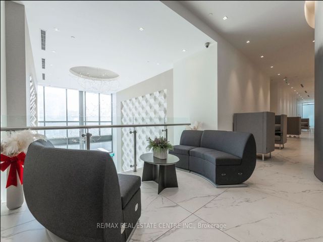 1705 - 11 Brunel Crt