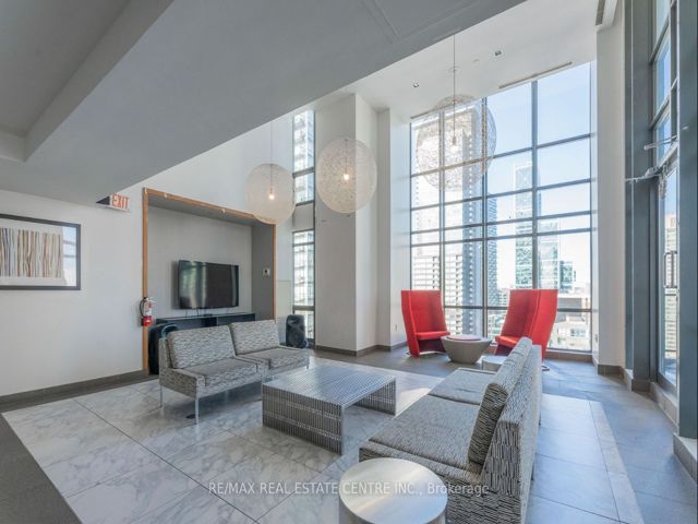 1705 - 11 Brunel Crt