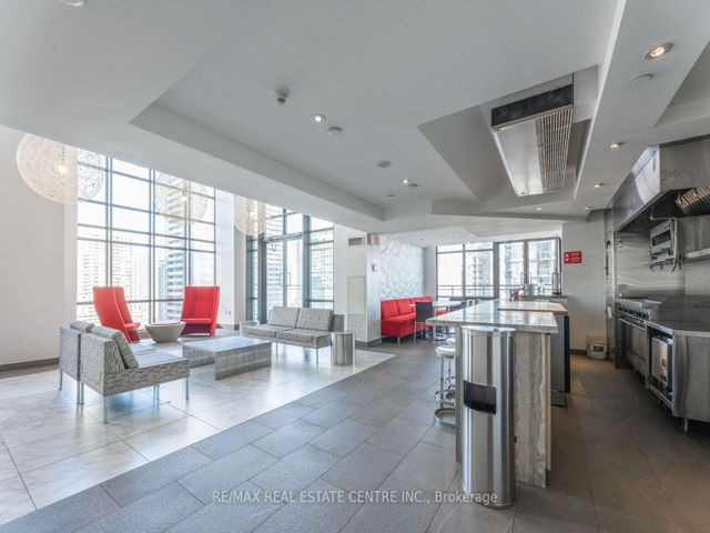 1705 - 11 Brunel Crt