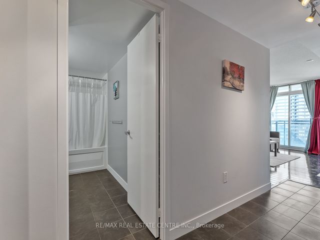 1705 - 11 Brunel Crt
