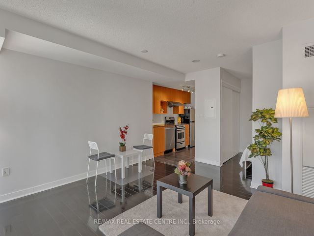 1705 - 11 Brunel Crt