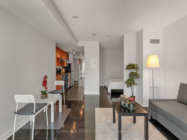 1705 - 11 Brunel Crt
