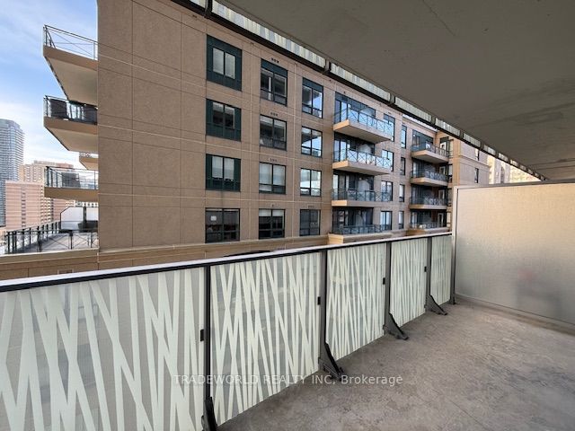 1205 - 42 Charles St E